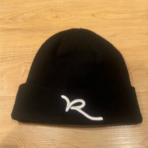 Rocawear Men’s Stitched Logo Ribbed Cuffed Beanie Skull Cal Black One Size